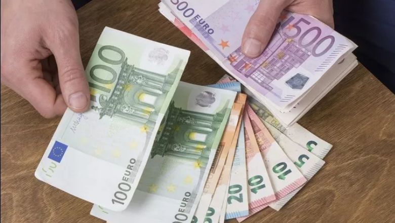 Piyasaların Ateşi Sönmüyor.Dolar yeni rekorunu kırdı. Gece saatlerinde 22 seviyesini aşarak yeni bir rekoruna imza attı.
