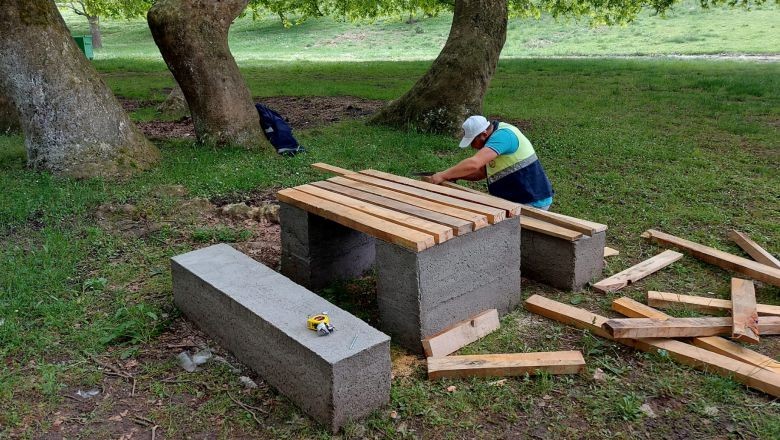 Susurluk Mesire Alanları Gelişiyor. Balıkesir Susurluk Belediyesi kullanım alanlarını düzenlemeye devam ediyor. Park ve Bahçeler Müdürlüğü ekipleri Atatürk Parkı çevre düzenlemesi ve şehrin dinlenme alanı olan Çaylak Mesire alanını daha kullanışlı hale getirmek için çalışma gerçekleştirdi.