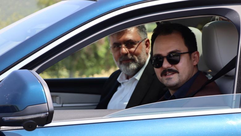 TOGG Kepsut Sokaklarında. Türkiye’nin ilk yerli otomobili TOGG 'un Kepsut'lu vatandaşlara tanıtımı gerçekleşti. Kepsut Belediye Başkanı İsmail Cankul, Kepsut sokaklarında sürüş denemesi yaptı.