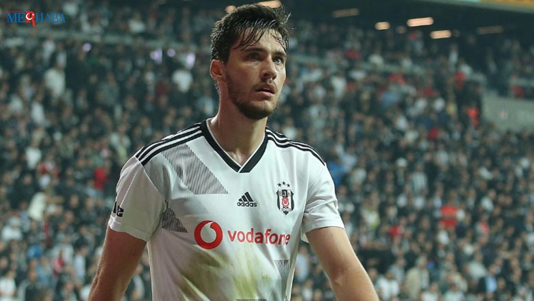Umut Nayir Hangi Takıma Gidecek. Kulaksız, "Oyuncu ile hem Fenerbahçe hem Galatasaray ilgileniyor. Ayrıca bu transferde Fenerbahçe daha önce talepte bulunduğu için ilk onlarla görüşeceğiz." dedi.Eyüpspor asbaşkanı Fatih Kulaksız bir süredir gündem olan Umut Nayir için resmi açıklamayı yaptı. Umut'un bonservisi 30 Haziran 2024 yılına kadar Fenerbahçe'de." dedi.