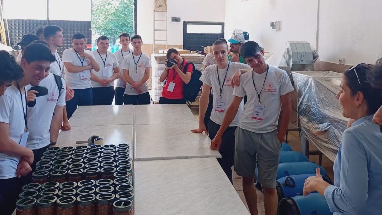 Afyonkarahisar'dan 40 Genç Balıkesir'i Ziyaret Etti. Gençlik ve Spor Bakanlığı Anadoluyuz Biz projesini hayata geçirdi. Proje kapsamında Afyonkarahisar'dan Balıkesir'e 40 genç ziyarete geldi. Tarihi ve kültürel yerleri gezdi.