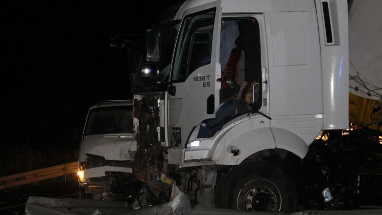 Alkollü Kamyonet Sürücüsünün Çarptığı Jandarma Astsubay Şehit Oldu. Jandarma Astsubay Kıdemli Çavuş Mustafa Tatlı, meydana gelen tır kazasında yol güvenliği için yola duba koyuyordu. O sırada alkollü sürücü Jandarmaya çarptı. 