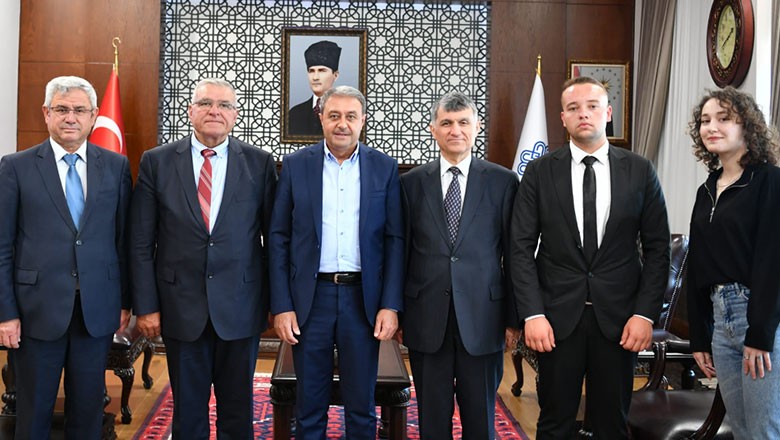 Ankara Balıkesirliler Derneği'nden Ziyaret Ankara Balıkesirliler Derneği Başkanından Vali Şıldak'a Ziyaret