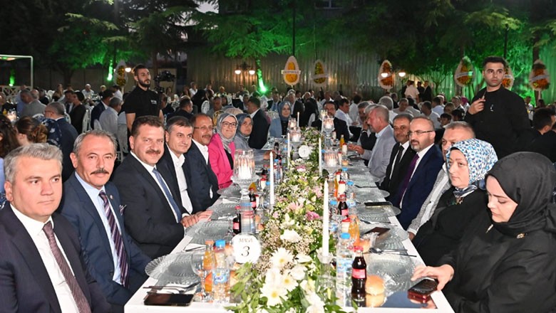 Balıkesir’de Muhteşem Düğün Adil Burak ve İrem Yörük'e İki Cihan Saadeti Dileği Geldi