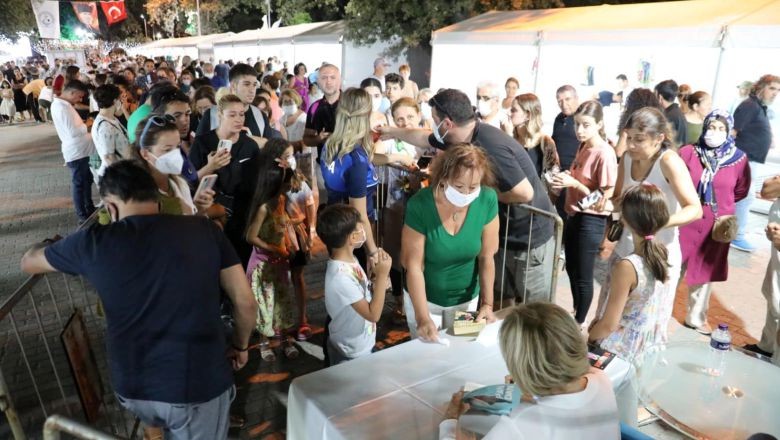 Burhaniye'de Kitap Fuarı Başlıyor