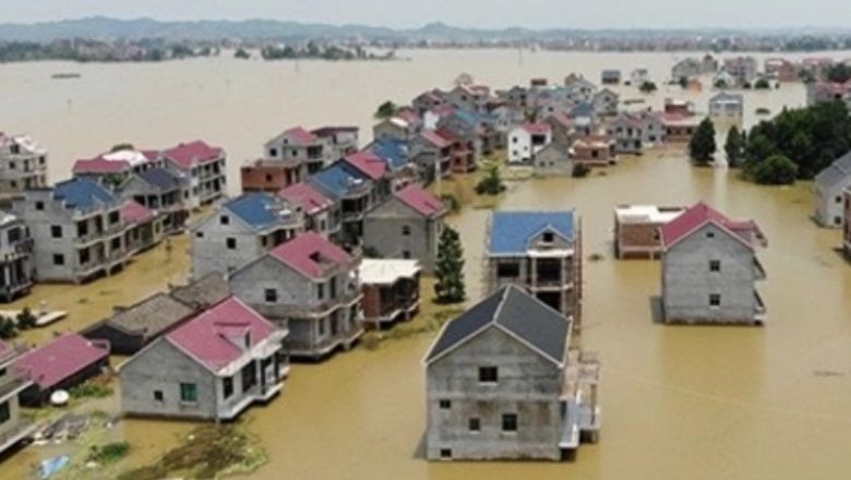 Çin'de Şiddetli Sel: Araçlar Sele Teslim oldu