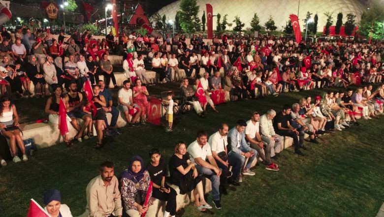 Balıkesir'de Demokrasi Zaferi Konserlerle Kutlandı