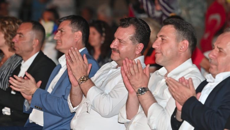 Balıkesir'de Demokrasi Zaferi Konserlerle Kutlandı