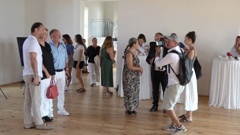 Depremzede Sanatçının Sergisine Büyük İlgi