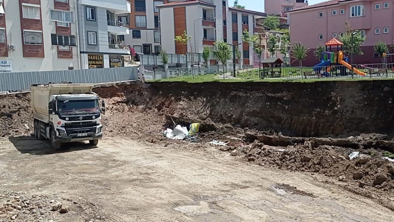 Edremit'te Korkutan An ! Anaokulu Bahçe Duvarı Çöktü
