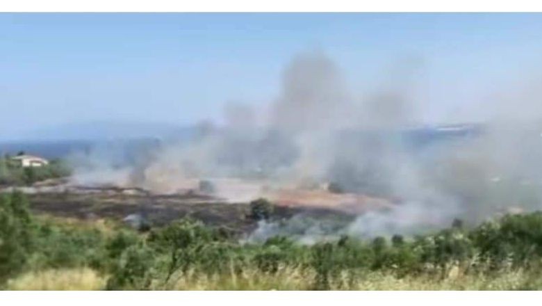Erdek Tatlısu'da Korkutan Yangın. Balıkesir'in Erdek ilçesinde dün akşam saatlerinde yangın meydana geldi. Tatlısu Hamamlı arasında çıkan yangına ekipler havadan ve karadan müdahale etti.