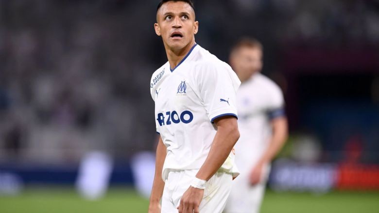 Galatasaray Yıldız Futbolcu İçin Gaza Bastı. Galatasaray yeni sezona yine iddialı bir kadro kurmak istiyor. Sarı- kırmızılılar geçen sene de gündemine aldığı Alexis Sanchez için çalışmalara başladı. 