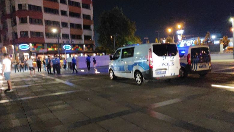 Kovaladığı Genci Kentin Göbeğinde Bıçakladı