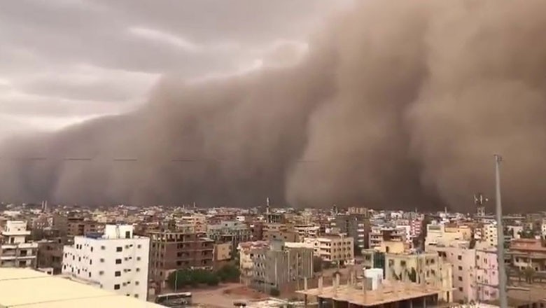 Şehir Kum Fırtınası İçinde Kayboldu.Sudan’ın başkenti Hartum’u kum fırtınası vurdu. Sudan’ı Kum Fırtınası Vurdu...