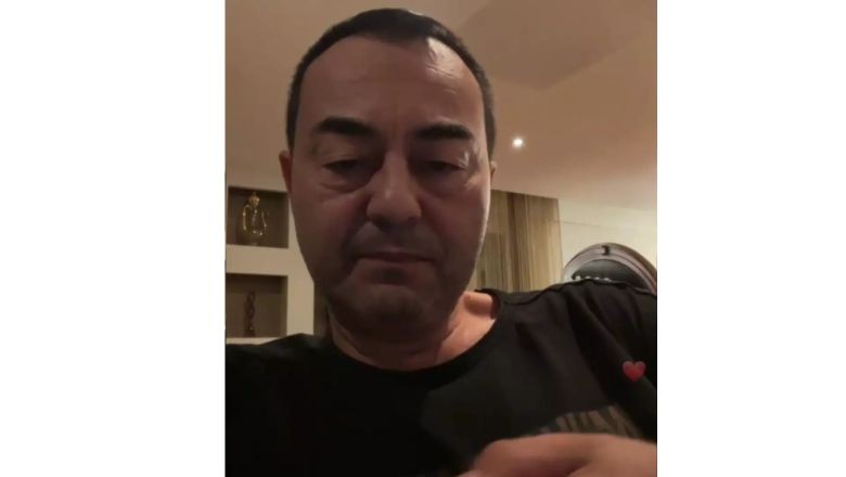 Yüzü Şişen Serdar Ortaç'tan Şaşırtan İtiraf. Serdar Ortaç, sosyal medya hesabında canlı yayın açtı. Takipçileriyle dertleşti. Ünlü şarkıcının yüzündeki şişkinlik takipçilerin dikkatini çekti.