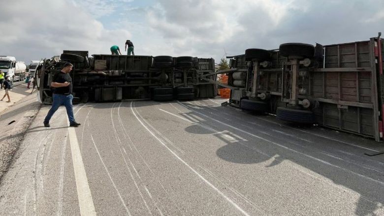 Balıkesir'de Kaza: Tavuklar ve 3 Kişi Yaralı