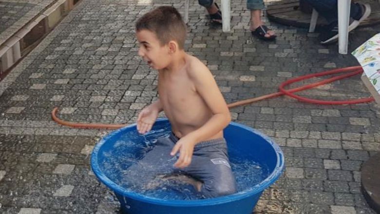 Balıkesirli Çocuklar Kendilerini Leğene Attı