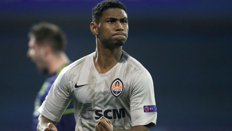 Fenerbahçe Tete'de Mutlu Sona Ulaştı.Fenerbahçe, bir isimle daha anlaşma sağladı. Kanarya Tete'yle el sıkıştı...