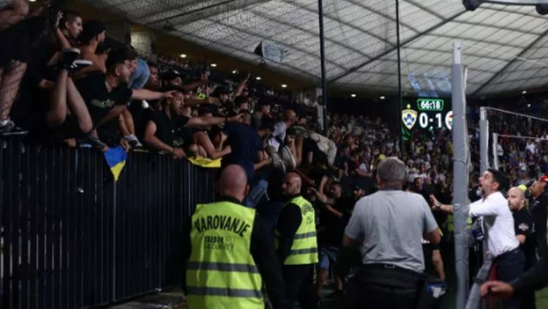 Taraftarlar Arasında Çıkan Kavga Maçın Uzamasına Neden Oldu