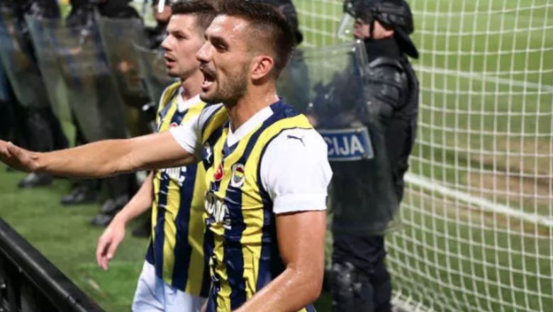 Taraftarlar Arasında Çıkan Kavga Maçın Uzamasına Neden Oldu