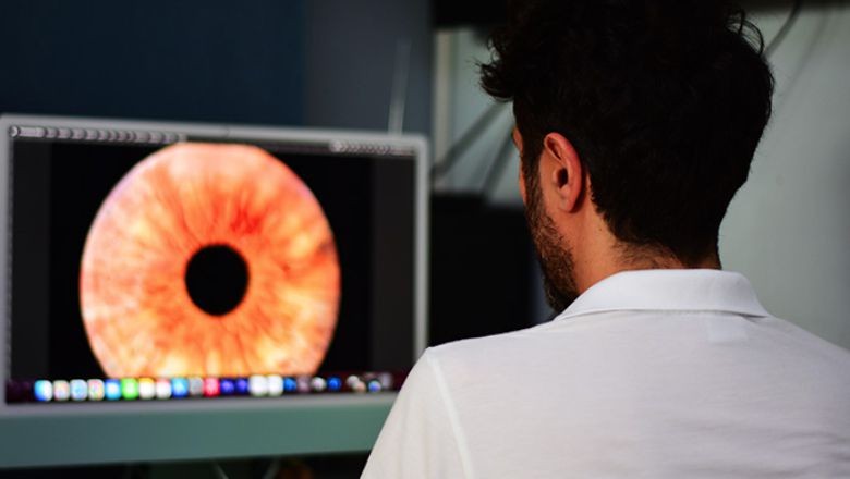 Fotoğrafçı: Müşterilerinin Gözlerini "Ölümsüzleştiriyor"