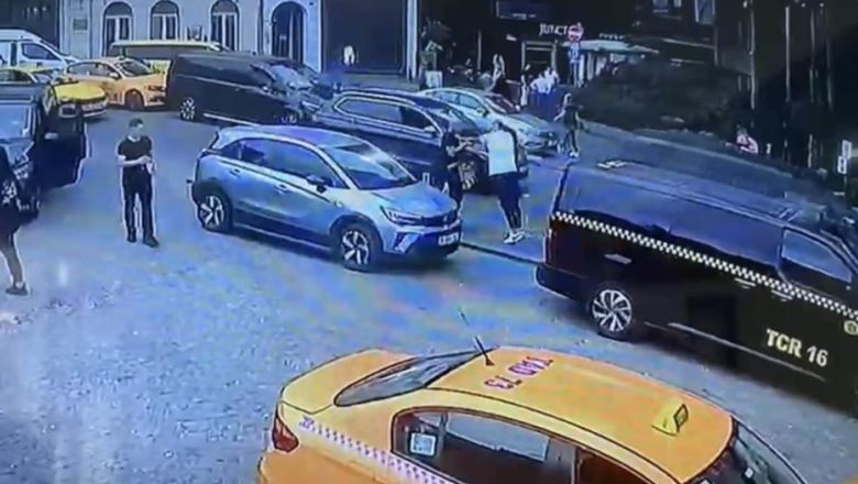 Kısa Mesafe Cinayeti ! Taksicinin Öldüresiye Dövdüğü Adam Kurtulamadı. Fas uyruklu adam, evine gitmek için taksi durdu. Taksinin şoförü kısa mesafe nedeniyle araca almadı. Arından kavgada çıktı. Taksici Fas uyruklu adamı sokak ortasında tekme ve yumruklarla dövdü.