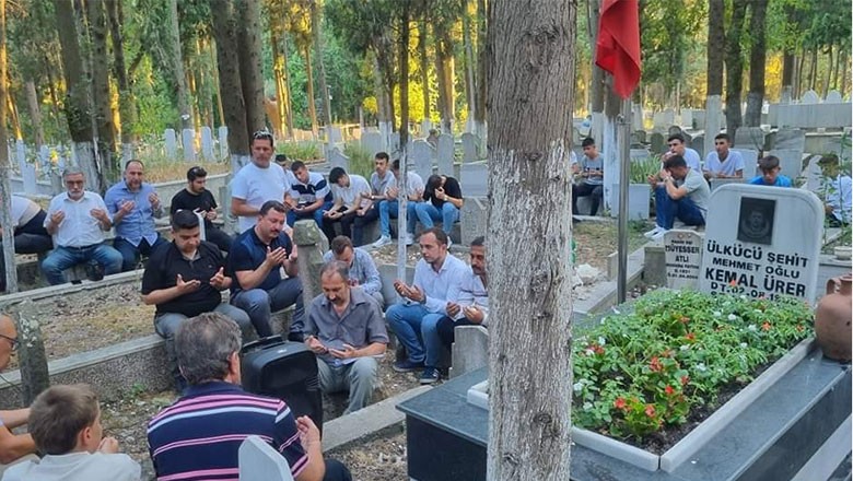 MHP’li Yüksel’den Mezarlık ZiyaretiMilletvekili Ekrem Gökay Yüksel’den Mezarlık Ziyareti...