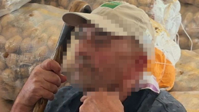 Yaşlı Adam, Pazarda Alışveriş Yaparken Yakayı Ele Verdi