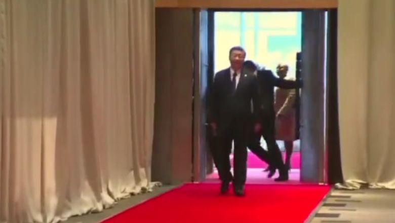 Arkasından Kapıyı Kapatıp Yalnız Bıraktılar