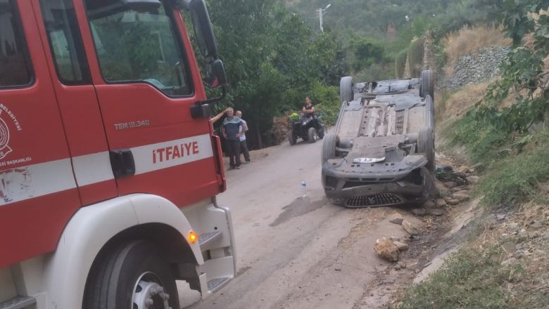 Balıkesir'de Otomobil Devrildi : 5 Kişi Yara Aldı. Balıkesir'in Edremit ilçesinde bir otomobil devrildi. Devrilen otomobildeki 5 kişi yara aldı.