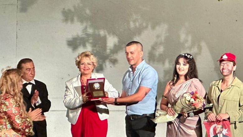 "Çantadaki Sır" Balıkesir'de Tiyatroseverlerle Buluştu
