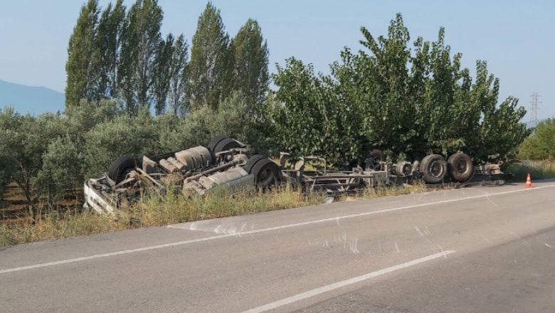 Feci Kaza: Saç Yüklü Tır Takla Attı