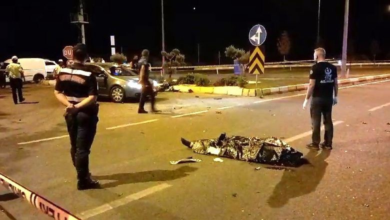 Havran Kazasından Acı Haber Geldi. Balıkesir’in Havran ilçesinde araç ve motosikletin çarpıştığı kazada, motosiklette bulunan güvenlik görevlisi ve eşi hayatını kaybetti.