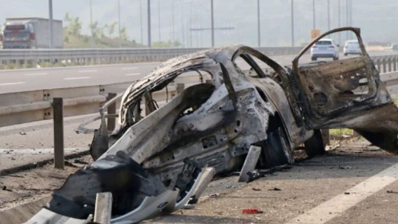Marmara Otoyolu'nda Araç Bariyere Ok Gibi Saplandı