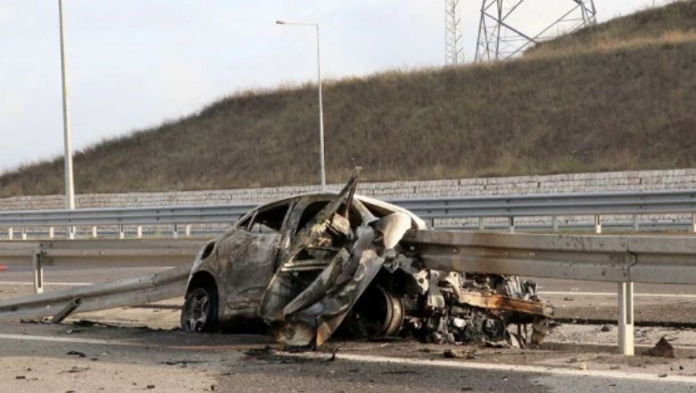 Marmara Otoyolu'nda Araç Bariyere Ok Gibi Saplandı