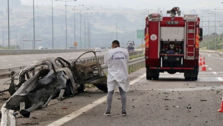 Marmara Otoyolu'nda Araç Bariyere Ok Gibi Saplandı