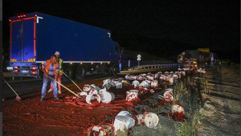 Yolcu Otobüsüyle Tır Çarpıştı!