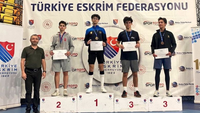 Yıldızlar Eskrim Türkiye Şampiyonası’nda 1. ve 2. Balıkesir’den