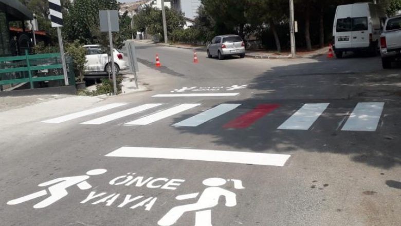 Karesi'de Okul Önlerindeki Yaya Çizgileri Yenileniyor