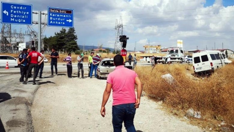 Yeni Evli Çifti Kaza Ayırdı!