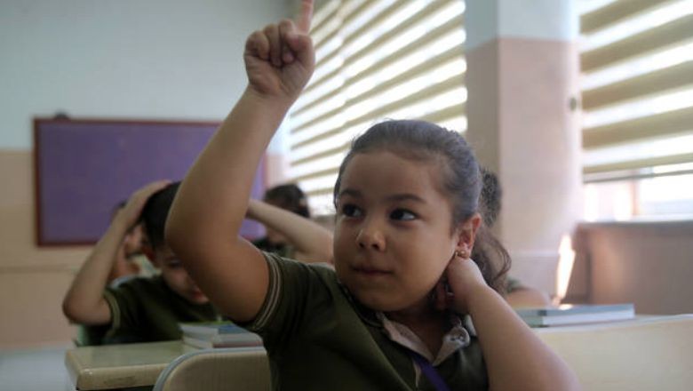 Uyum programı kapsamında okul öncesi, ilkokul 1 ve lise 9'uncu sınıf öğrencileri, okulları, öğretmenleri ve arkadaşlarıyla diğer kademe öğrencilerinden bir hafta erken buluştu.