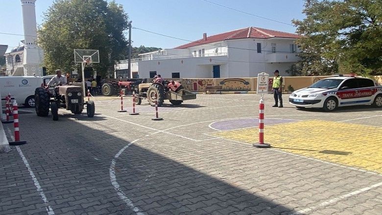 Trafik Timleri Sürücülere Eğitim Verdi