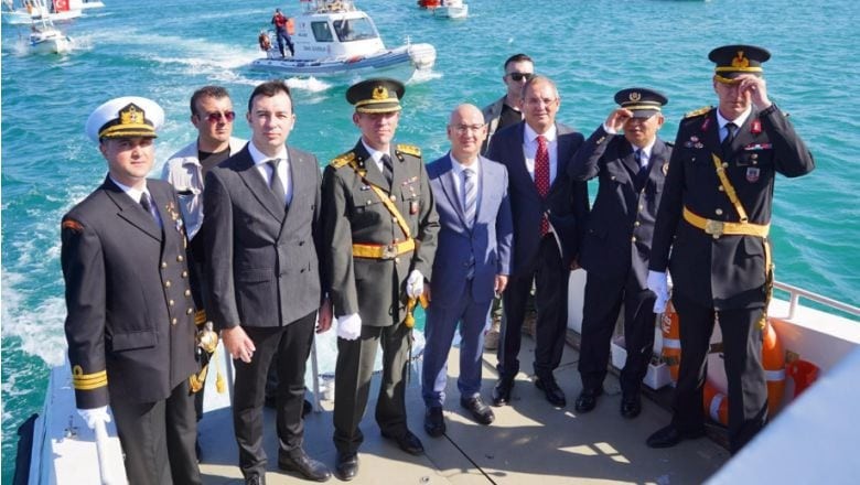 Ayvalıklılar Cumhuriyetin 100'üncü Yıldönümü İçin Coşkuyla Yürüdü
