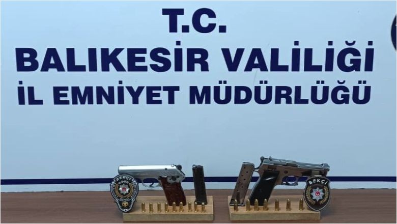 2 Kişi Polisten Kaçtı ! Ölmeden Mezara Girdi