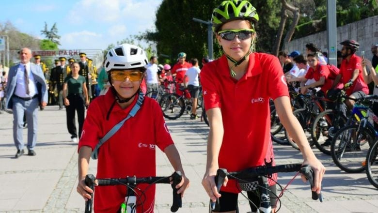 Balıkesir'de Bisiklet Rüzgarı Cumhuriyetin 100. Yılında Esti