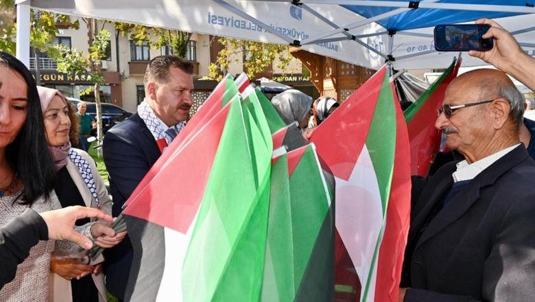 Balıkesir’de Cami Cemaati Filistinliler İçin Dua Etti