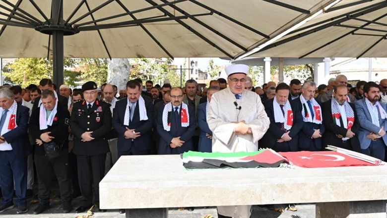 Balıkesir’de Cami Cemaati Filistinliler İçin Dua Etti