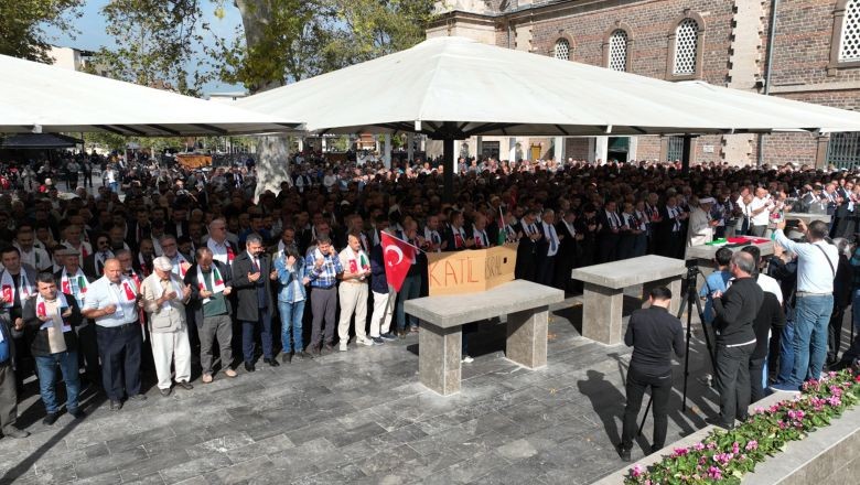Balıkesir’de Cami Cemaati Filistinliler İçin Dua Etti