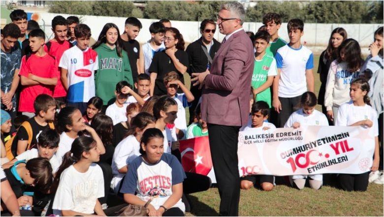 Balıkesir’de Cumhuriyet’in 100. Yıl Atletizm Yarışları Başladı
