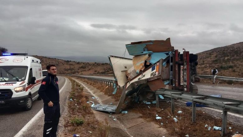 Balıkesir'de Tır Devrildi !